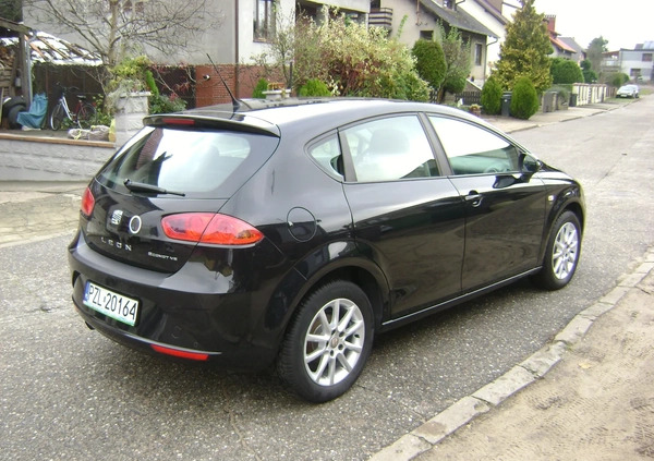 Seat Leon cena 18900 przebieg: 74000, rok produkcji 2011 z Złotów małe 56